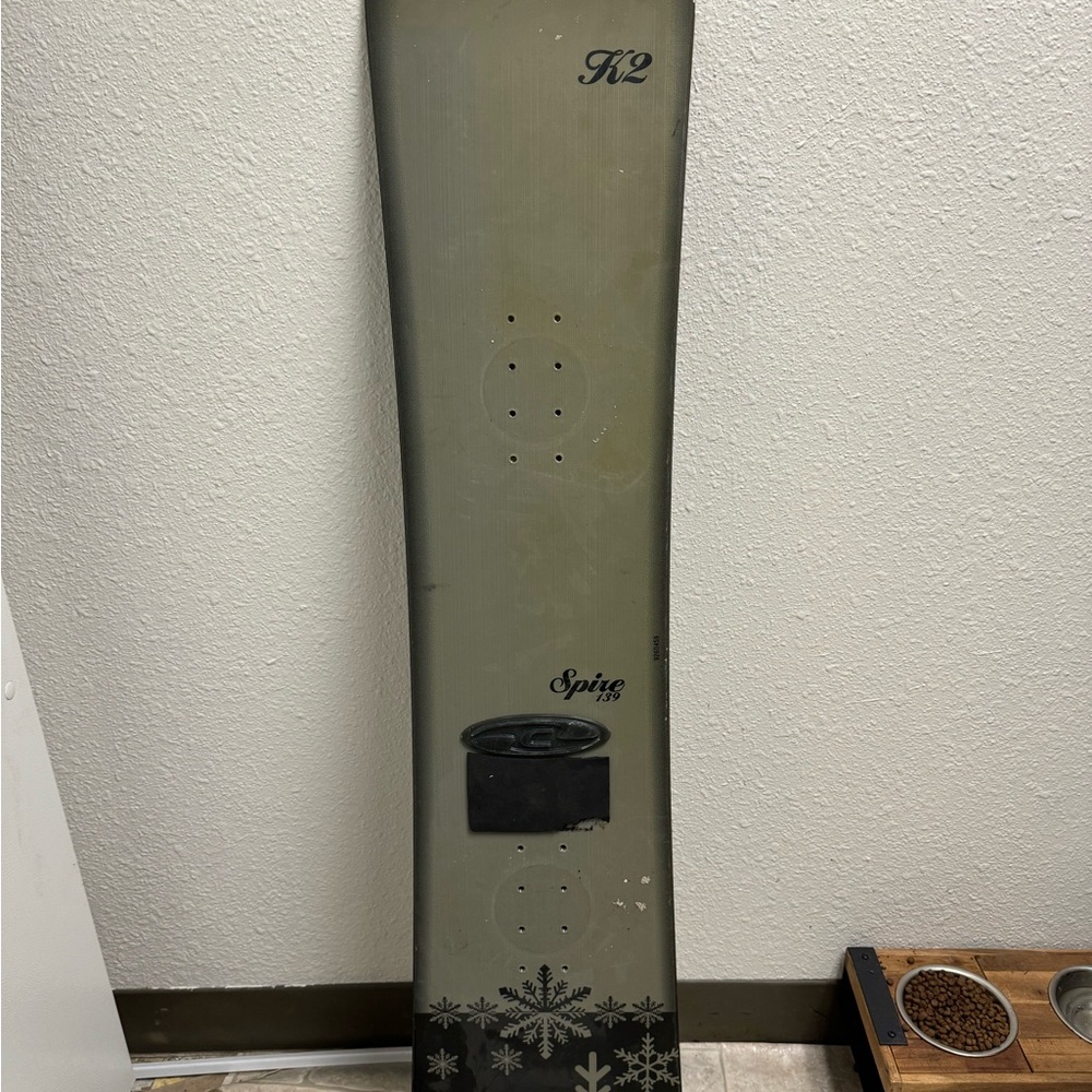 Aspire Snowboard with Cream and Black Design